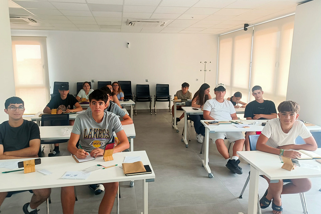 La-Escuela-Regional-Digital-Globalcaja-con-la-seguridad-de-infancia-y-juventud